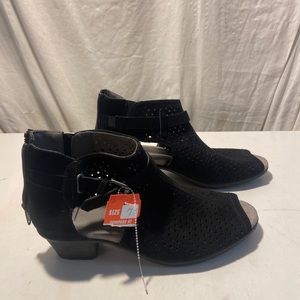 Earth black suede peep toes ankle boots 1.5” block heel  size 7 NWT